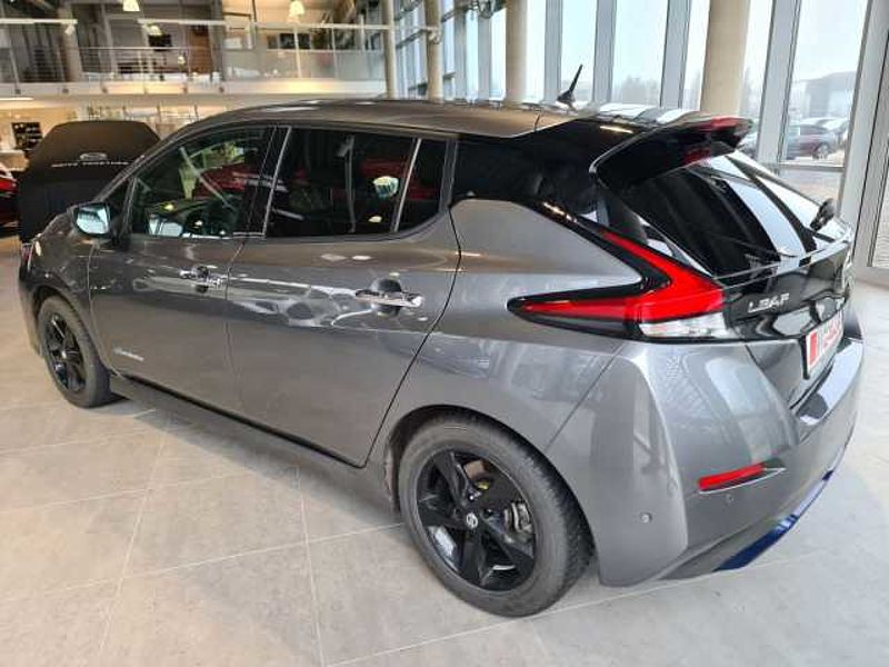 Nissan Leaf 40 kWh TEKNA Schiebedach Bose 8-Fachbereift
